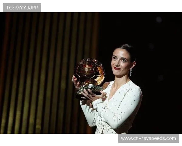 国际足联颁奖典礼登贝莱获奖，邦马蒂蝉联最佳女球员