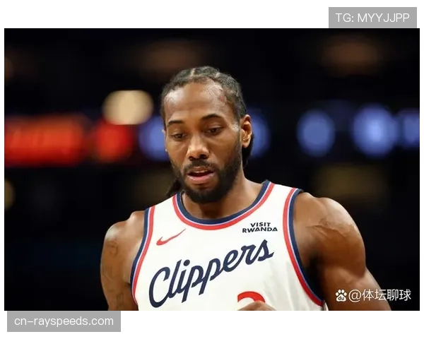 特写：康复中的伦纳德，在训练馆独自加练接球就投，适应无球角色转型